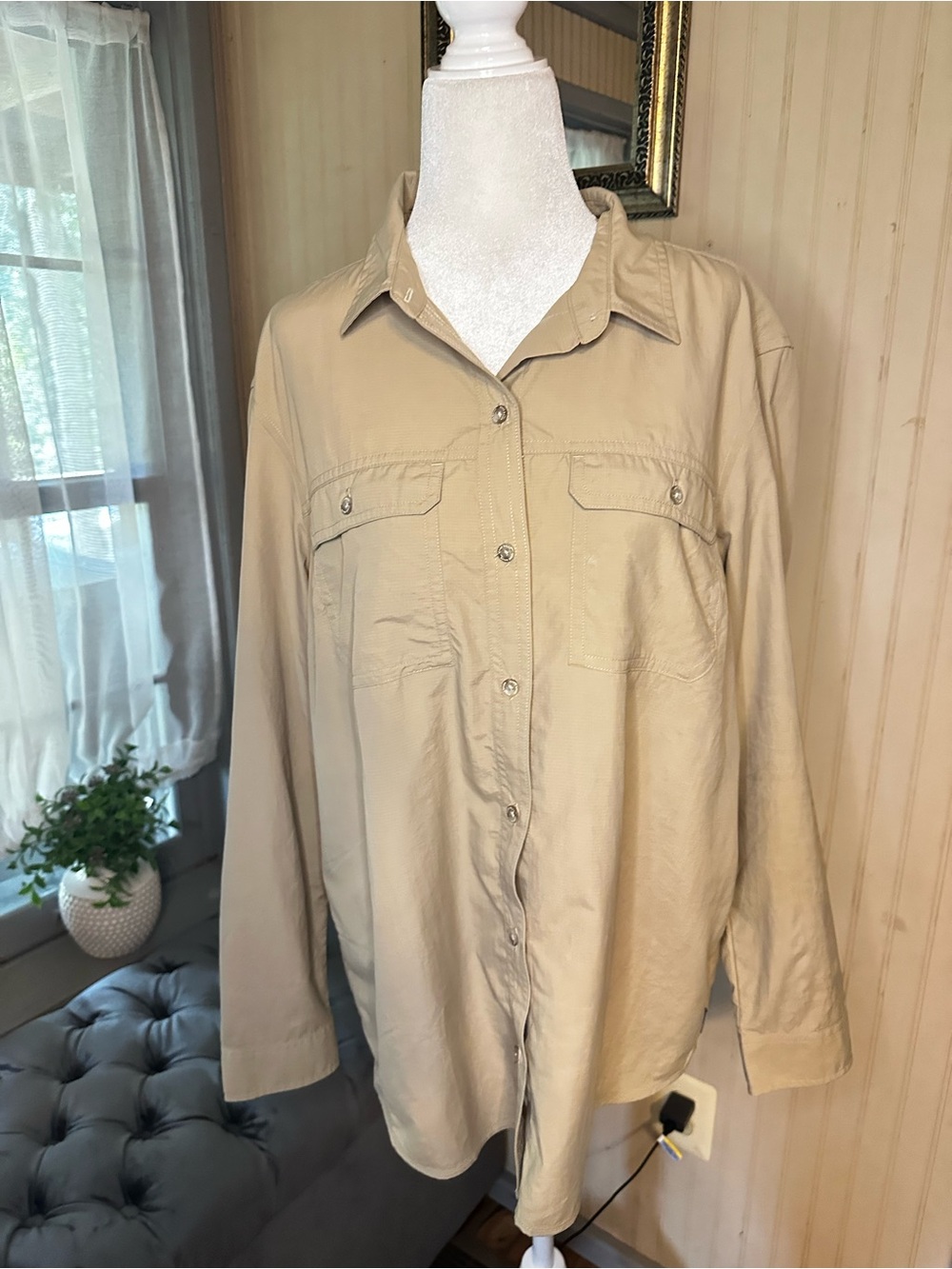 Eddie Bauer Travex Women’s Large Button Down Shirt Beige Hiking Outdoor Travel